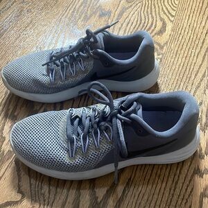 Nike running women’s shoes size 7. Very good condition